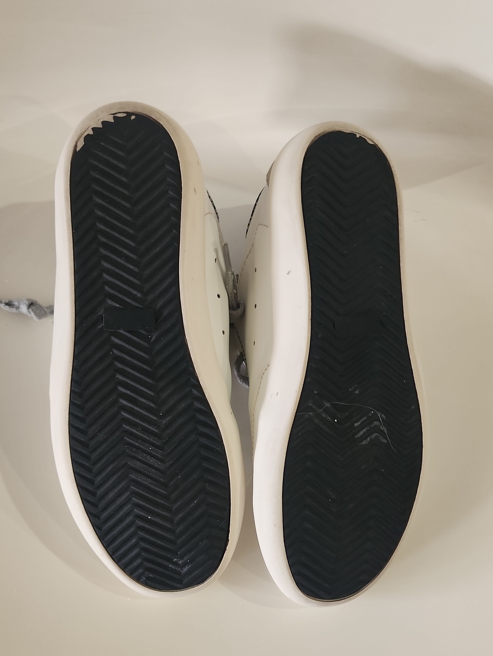Golden Goose White Leather Sneakers with Gray Star Accent - Picture 9 of 15